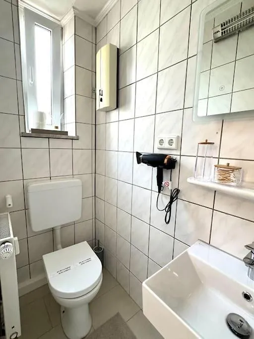 Zentrale Studio Im Herzen Von Duesseldorf 0*, Dusseldorf Germany